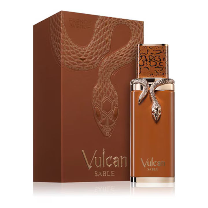 Флакон на French Avenue Vulcan Sable EDP Unisex – луксозен унисекс парфюм с пикантно-дървесен характер и дълготраен аромат.
