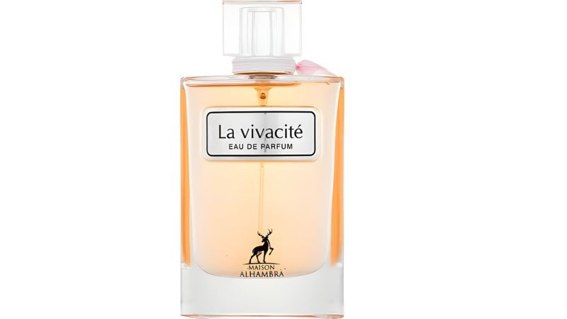 Флаконът на Maison Alhambra La Vivacite EDP – изискан дамски парфюм в нежно розов нюанс, вдъхновен от La Vie Est Belle.