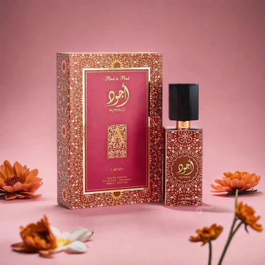 Флакон Ajwad Pink to Pink в розови нюанси върху елегантен фон.