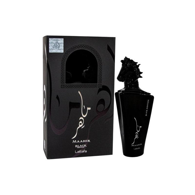 Флакон Lattafa Maahir Black Edition 100ml на черен фон със златисти сенки и ориенталски орнаменти.